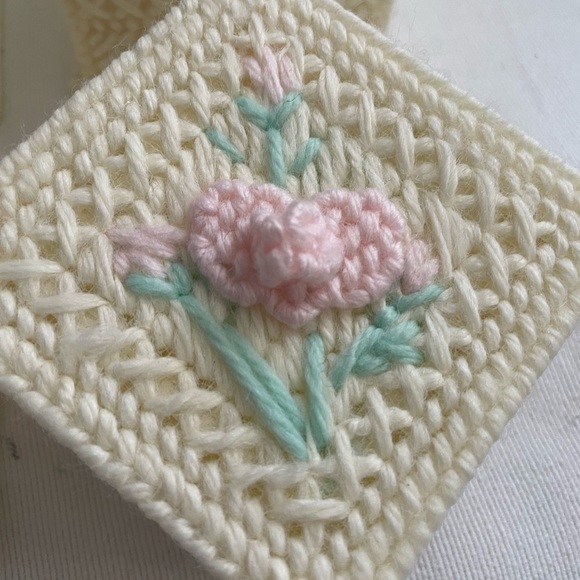 Set of 6 Handmade Plastic canvas & Yarn Floral Trinket Boxes - Picture 8 of 11